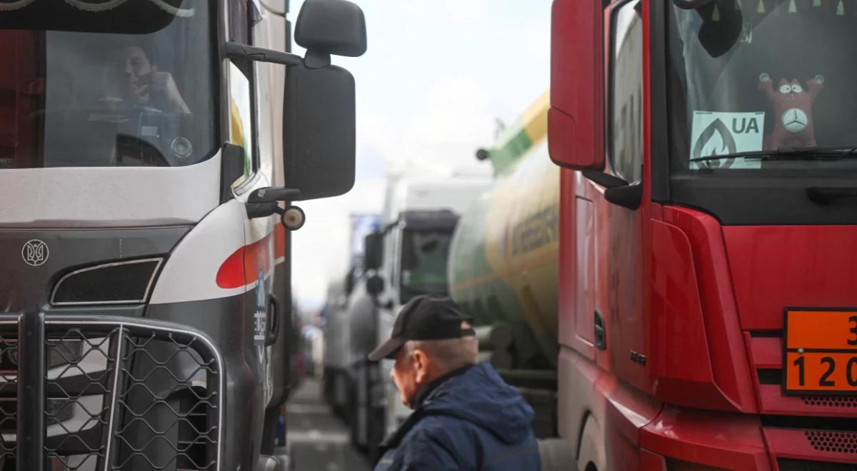 Trwa protest przewoźników i rolników na granicy z Ukrainą. Rosną kolejki TIR-ów