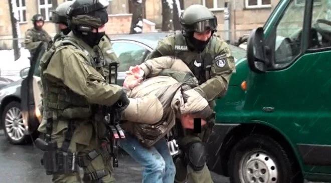 Kradli, napadali, strzelali i bili. Teraz są w rękach policji