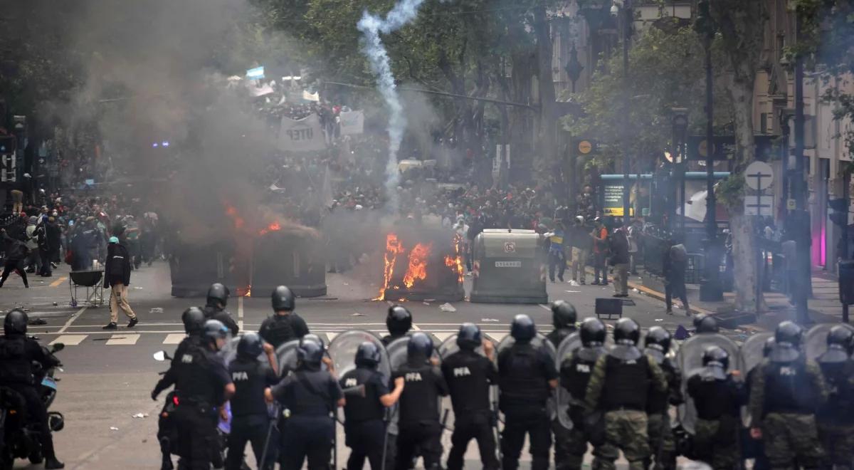 Kibice poparli emerytów. Policja tłumi protesty w Argentynie, są ranni