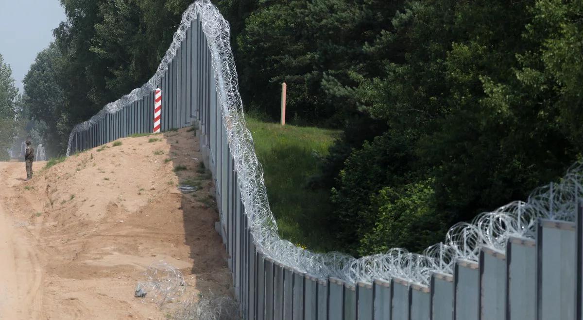 Białoruska propaganda znów uderza w Polskę. RCB ostrzega: pojawiły się fałszywe komunikaty dot. granicy