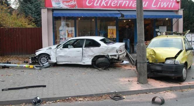 Rozpędzone BMW wjechało w pieszych na chodniku