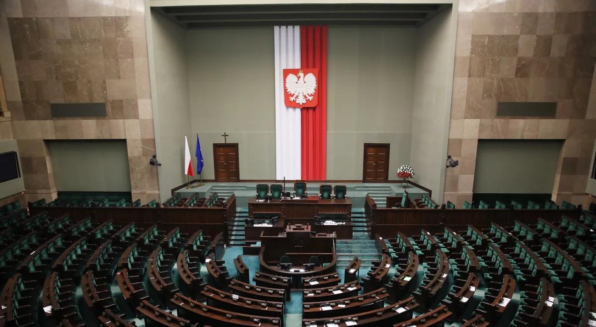 Sondaż CBOS: 35 proc. poparcia dla PiS. Nowoczesna przed PO