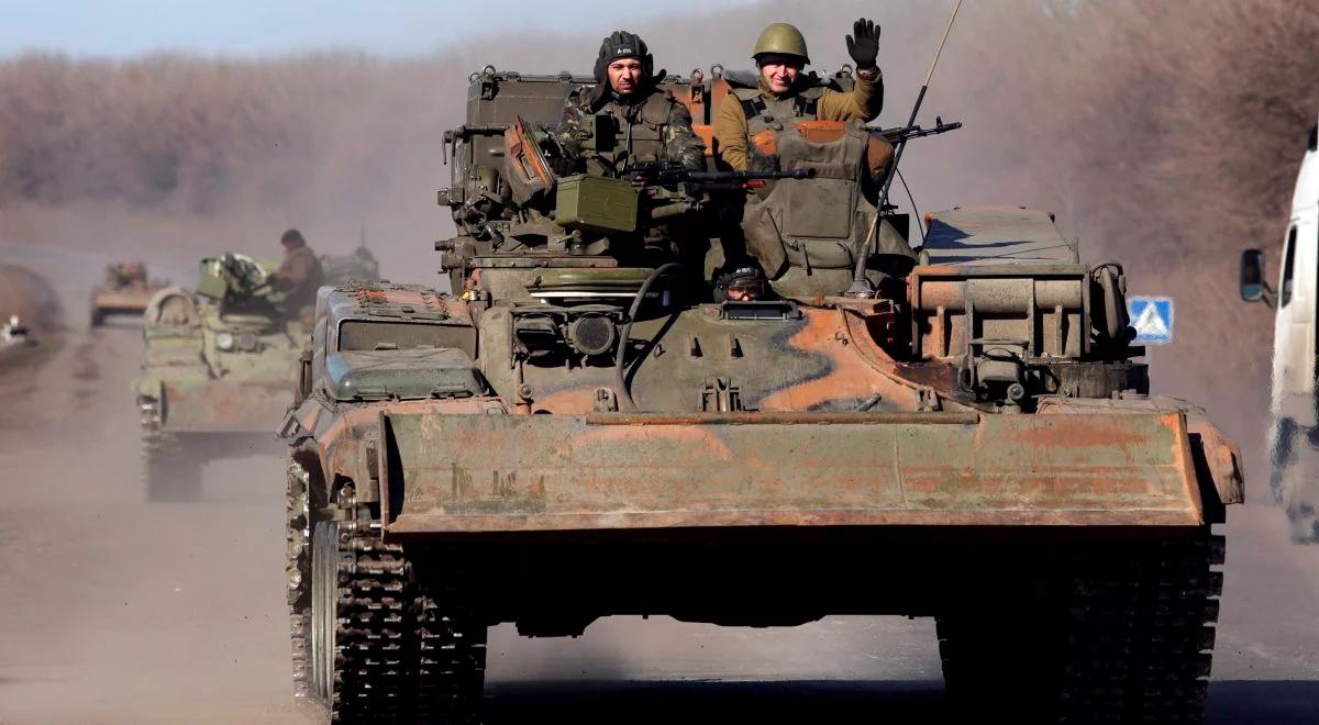 Ukraina: prorosyjskie siły gromadzą broń i amunicję, zamiast wycofywać