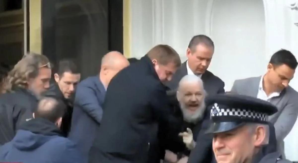 Twórca WikiLeaks Julian Assange aresztowany w ambasadzie Ekwadoru w Londynie