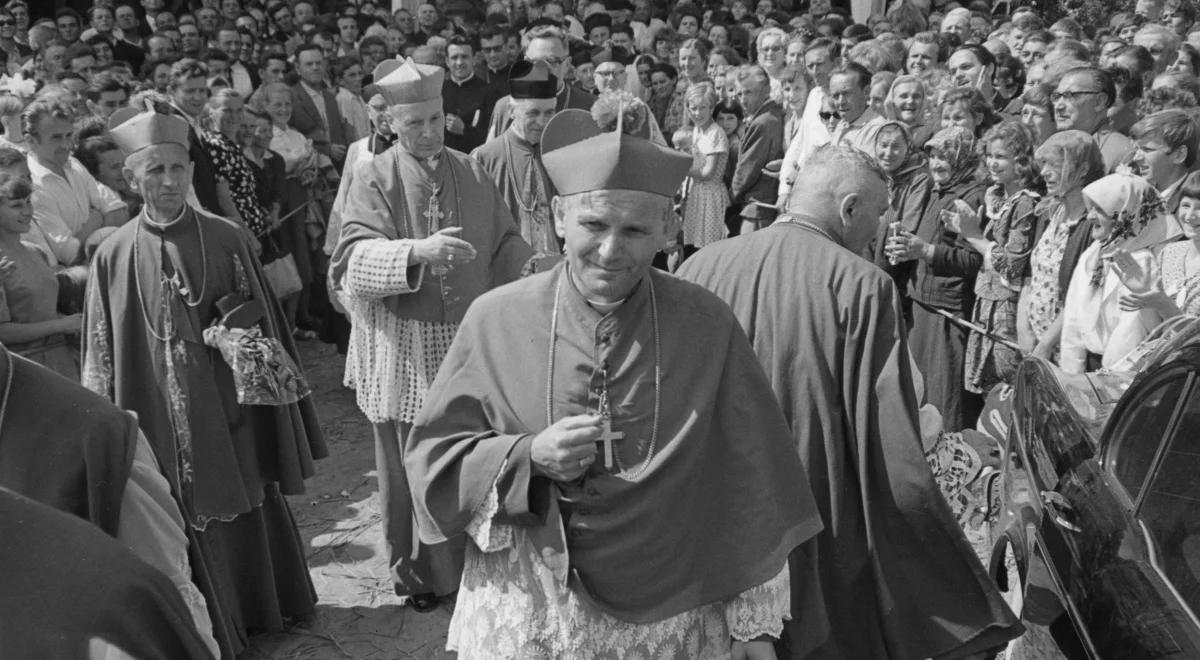 Atak na Jana Pawła II. Ks. Mazurkiewicz: chodzi o zniszczenie autorytetu i naszej tożsamosci