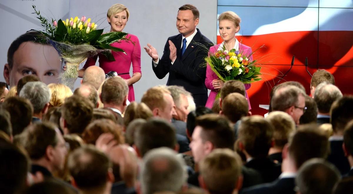 Andrzej Duda pokonał Bronisława Komorowskiego. Politycy: to czerwona kartka