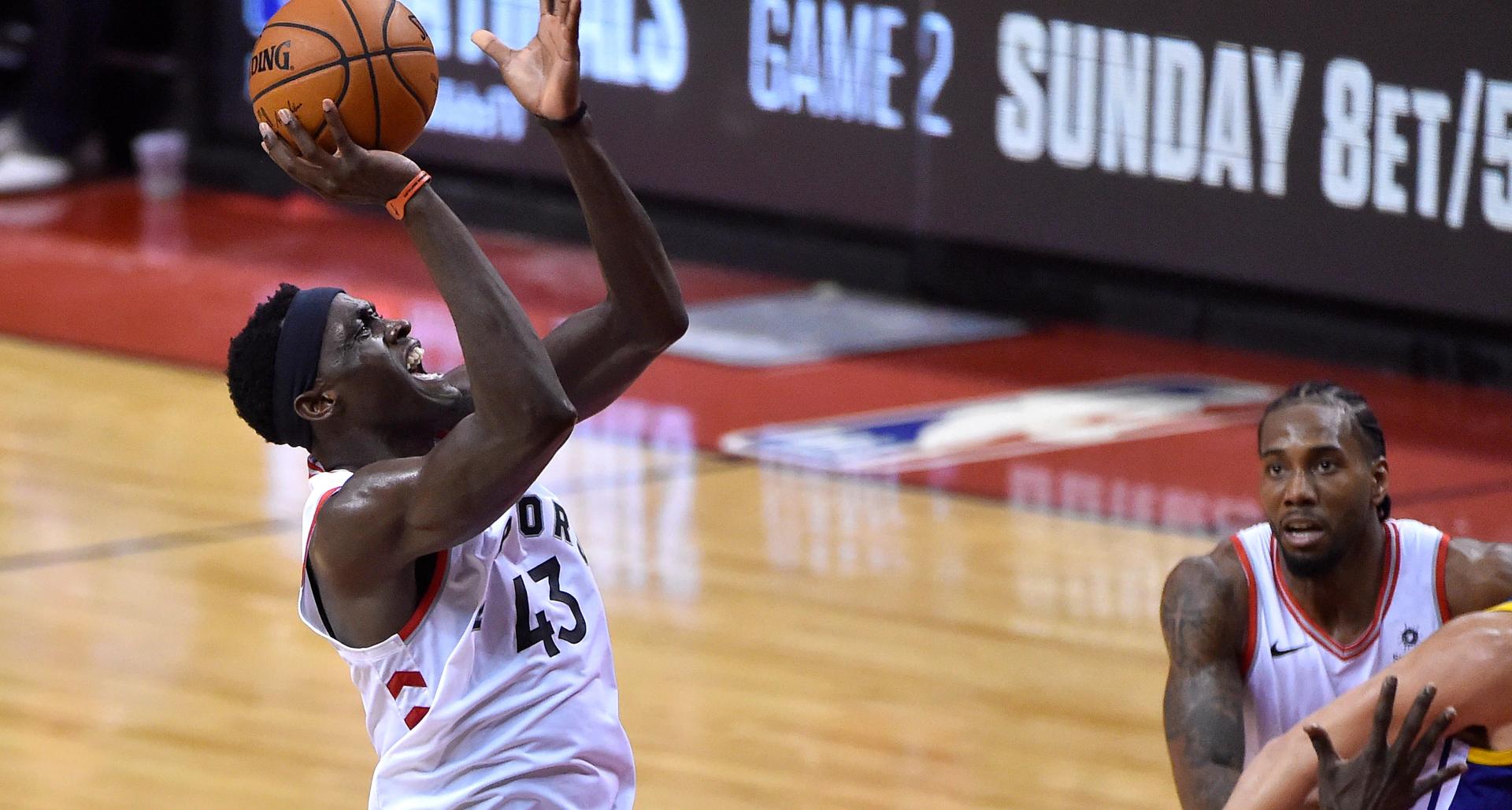 NBA: porażka obrońców tytułu w pierwszym meczu finałowym. Warriors słabsi od Raptors 