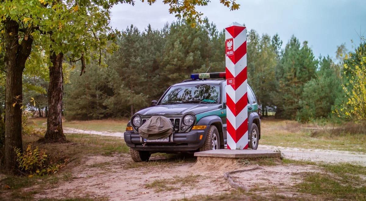 Groźny atak na funkcjonariuszy Straży Granicznej. "Wystrzelono przedmiot, który przebił szyby naszego pojazdu"