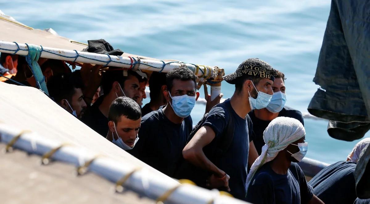 Sycylia: pierwsza grupa migrantów zeszła na ląd, druga dotrze w niedzielę