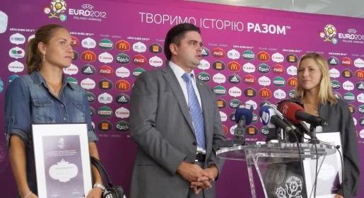Piękne tenisistki przyjaciółkami Euro 2012
