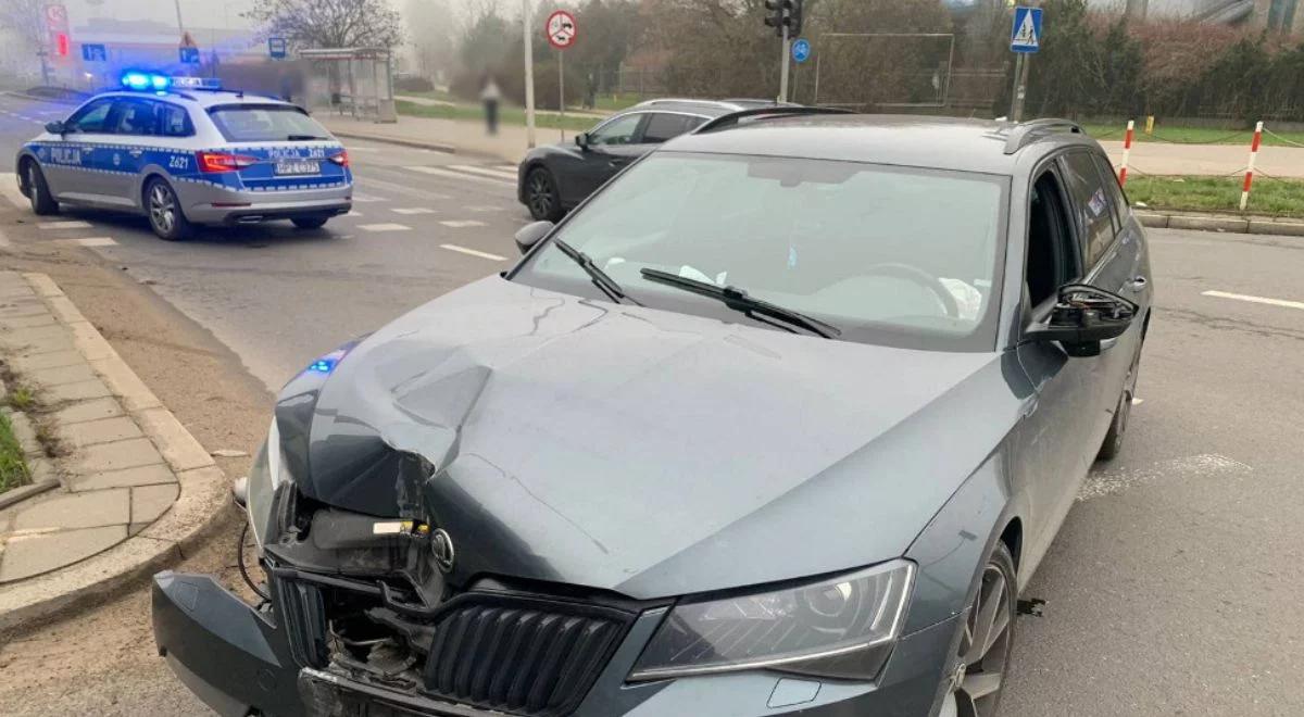 Pierwszy pijany kierowca na Mazowszu stracił samochód. Uderzył w słup na warszawskim Targówku