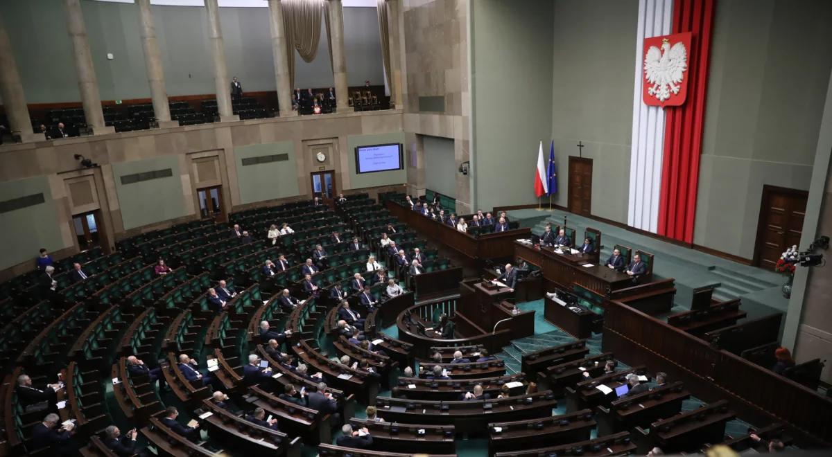 Trwa posiedzenie Sejmu. Posłowie zajmą się ustanowieniem Trybunału ds. Zbrodni Agresji przeciwko Ukrainie [TRANSMISJA]