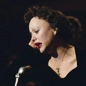 Oczarowała swym śpiewem cały świat. 100 lat temu urodziła się Edith Piaf