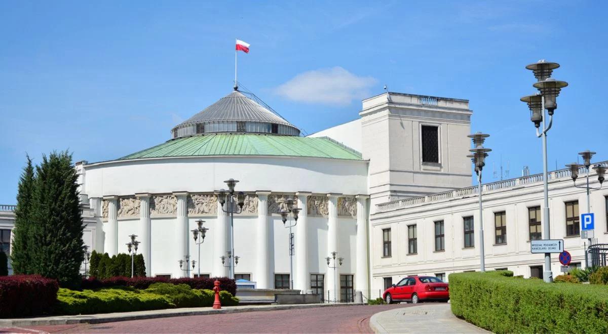 Kto wygra wybory parlamentarne? PiS zdecydowanym faworytem. Jest nowy sondaż