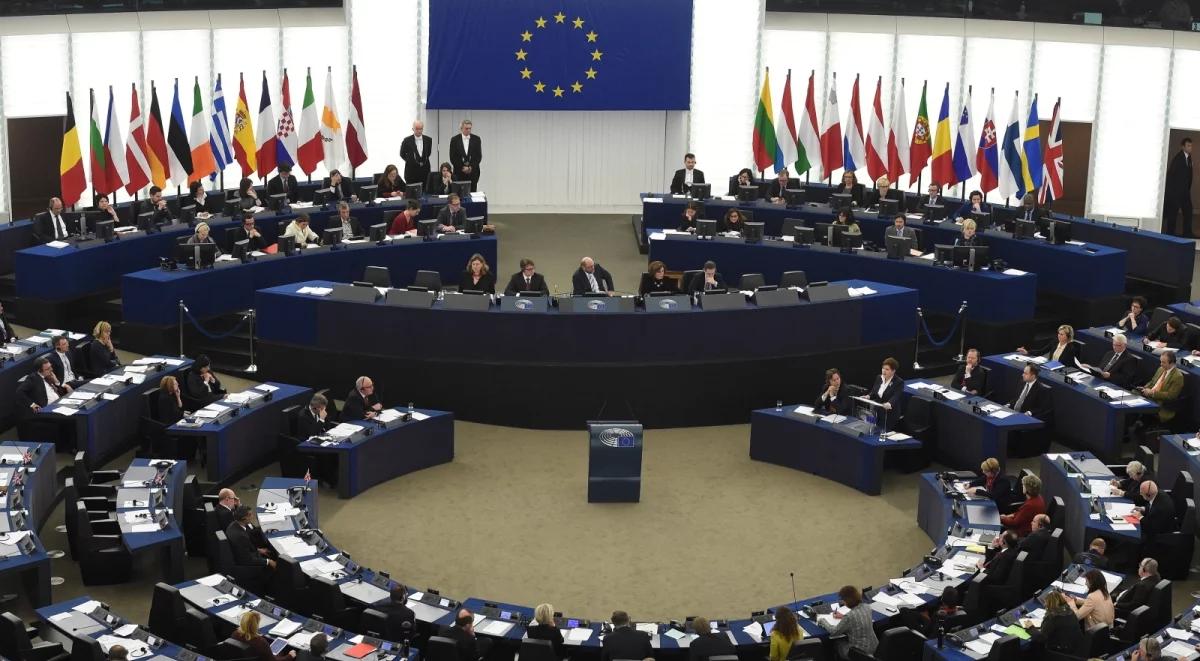 Debata w Strasburgu. KE gotowa do dalszego dialogu z Polską