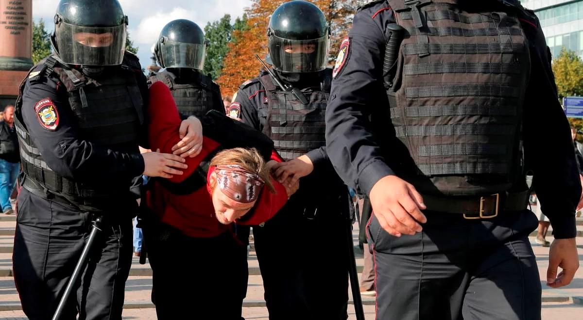 Rosyjska policja zatrzymuje uczestników opozycyjnych demonstracji