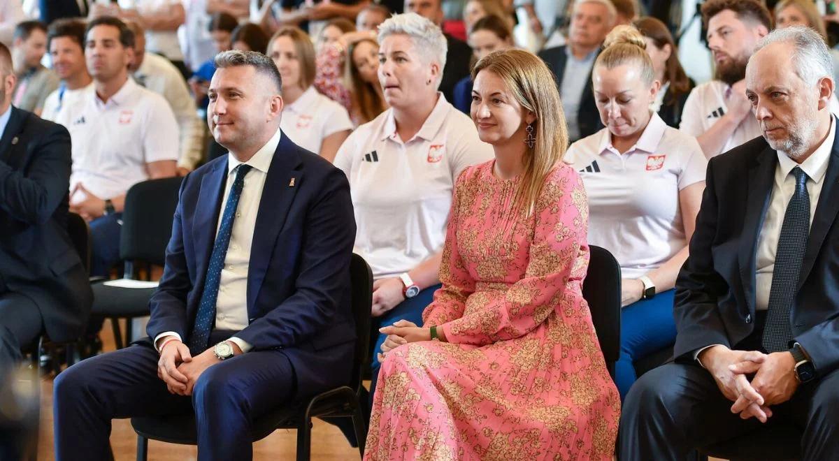 "PKOl powinien być jak żona Cezara", czyli Korzeniowski ostro o Piesiewiczu: przyzwoitość to nakazuje