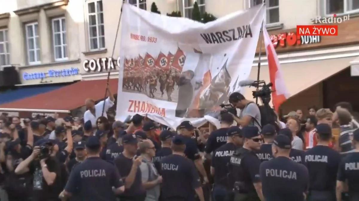 Obywatele RP rozwinęli baner ze swastykami podczas Marszu Powstania Warszawskiego