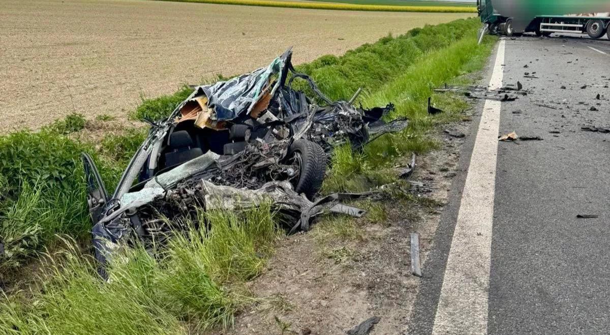 Śmiertelny wypadek w Bieńkowicach. Z auta niewiele zostało