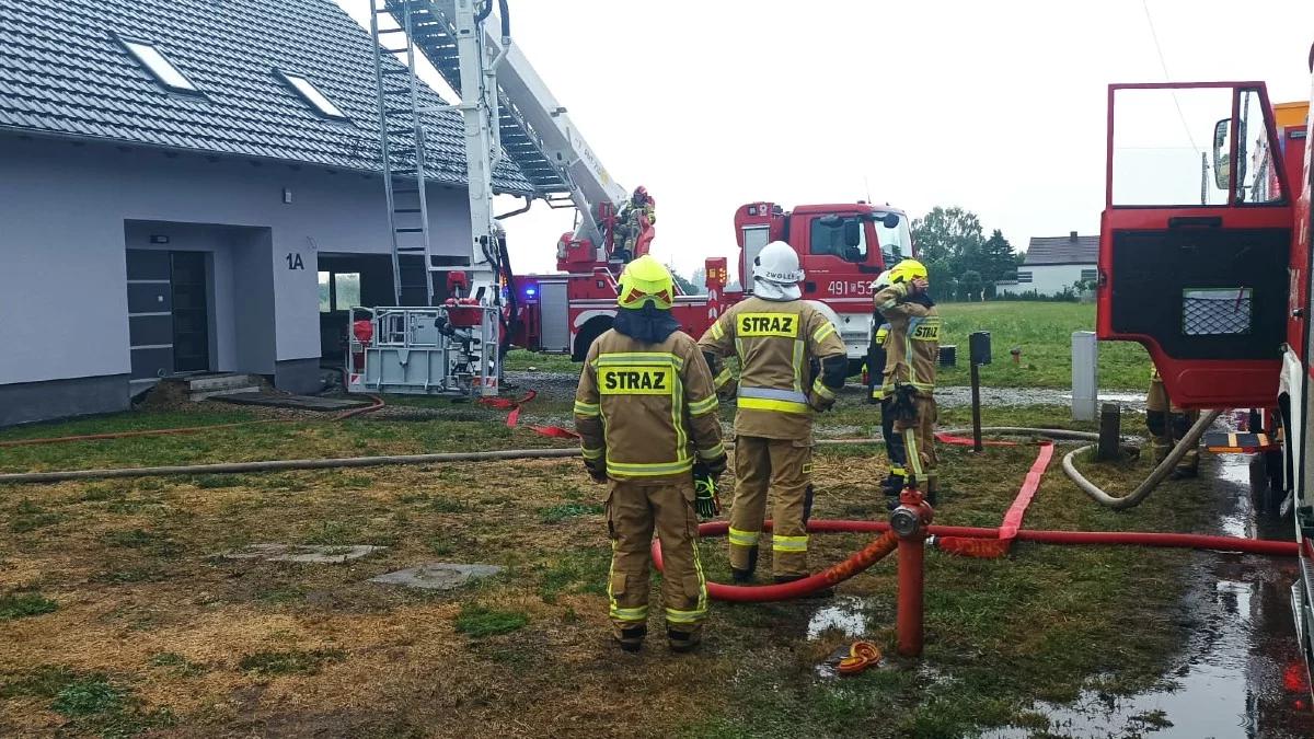 Setki interwencji strażaków po burzach. Tysiące gospodarstw bez prądu