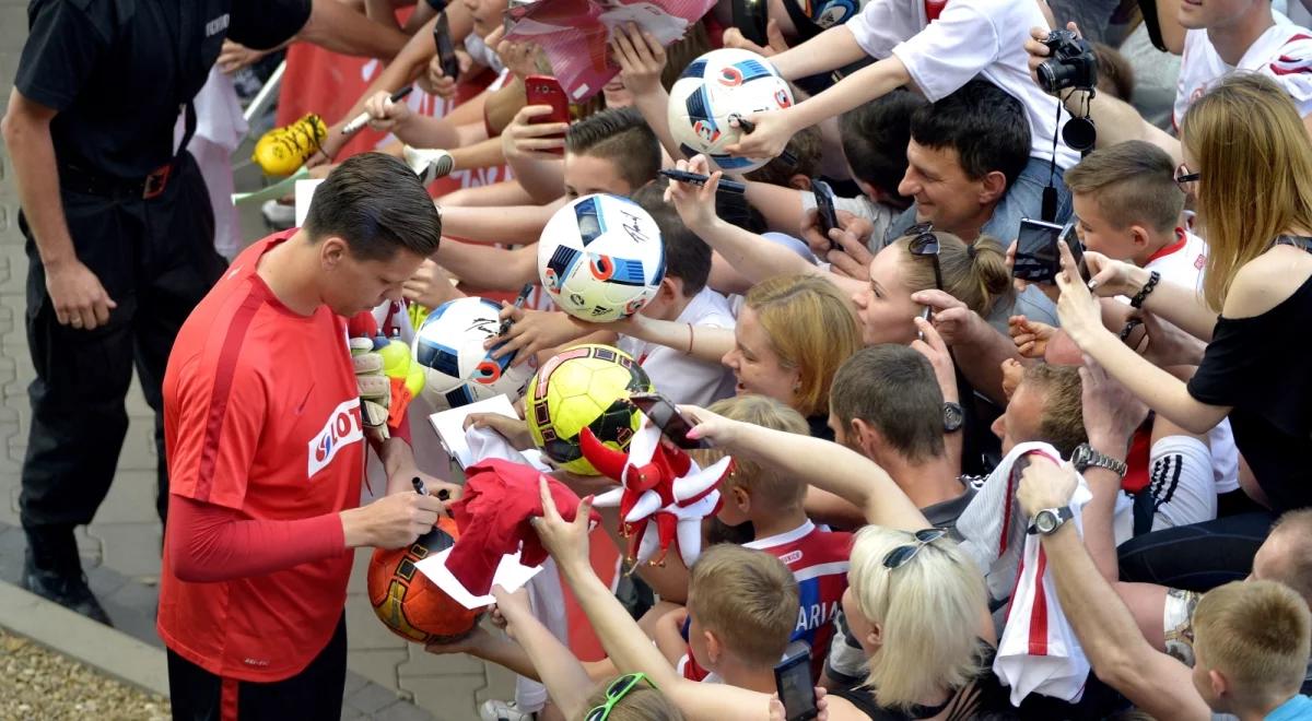 Euro 2016: w Arłamowie piłkarze nie tylko futbolem żyją. Krychowiak zabawił się w Majkę, Grosicki celował na strzelnicy 