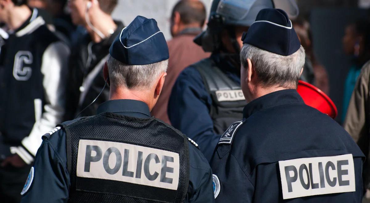 Groził policjantom w biznesowej dzielnicy Paryża. Nożownik zastrzelony