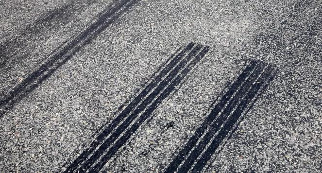 Mniszew: zderzenie auta z busem. 10 osób rannych