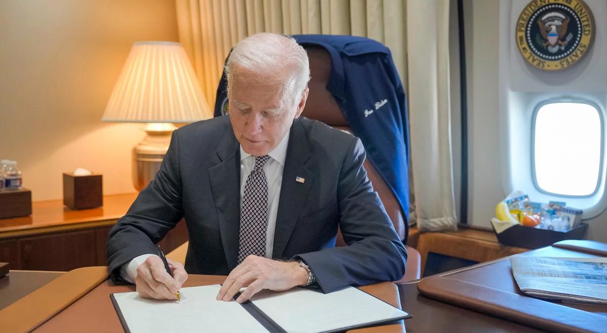 Podatek od nadmiarowych dochodów w USA? Biden: jeśli firmy naftowe nie obniżą cen, zapłacą