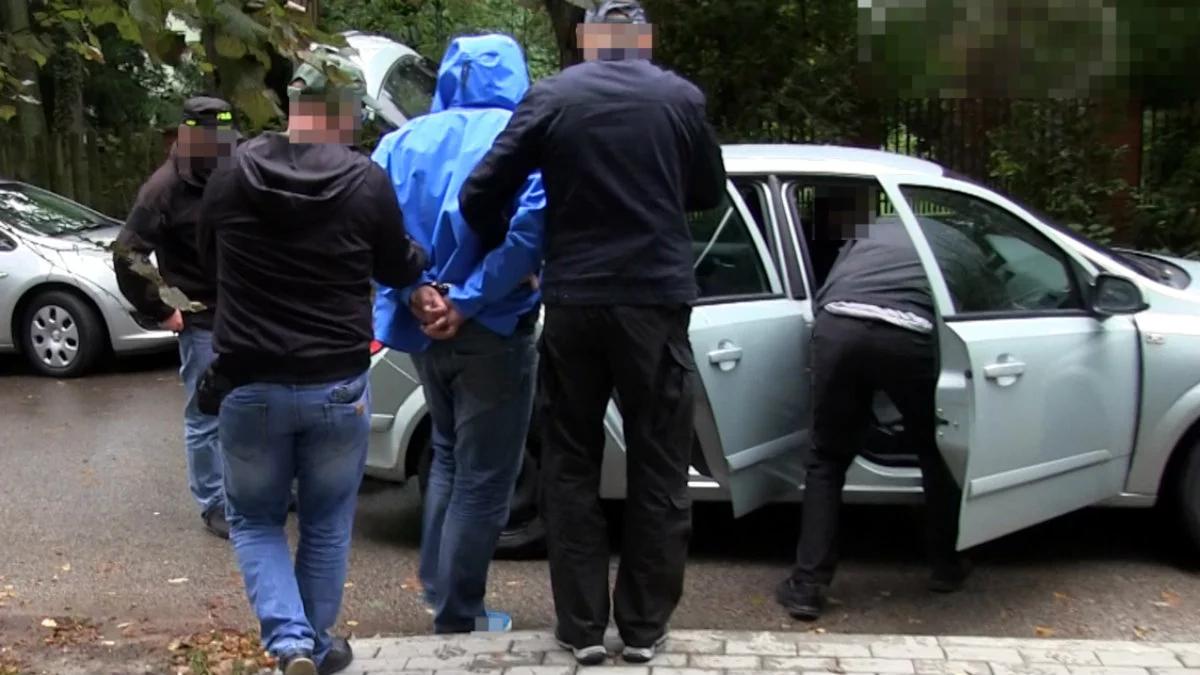 Zabójstwa, haracze, narkotyki. Jest akt oskarżenia przeciwko członkom "grupy ożarowskiej"