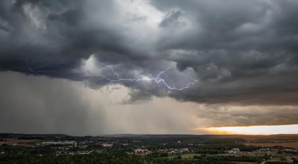 Alert burzowy na północy. Będzie chłodniej aż do weekendu