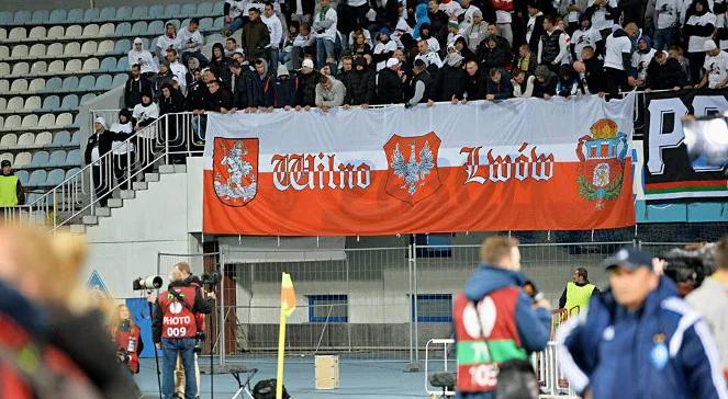LE: kibice Legii Warszawa za rozbiorem Ukrainy? Skandaliczna flaga w Kijowie