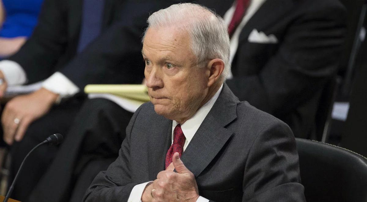 Jeff Sessions przed komisją ds. wywiadu. "Zwolniłem Comeya po rekomendacji mojego zastępcy"
