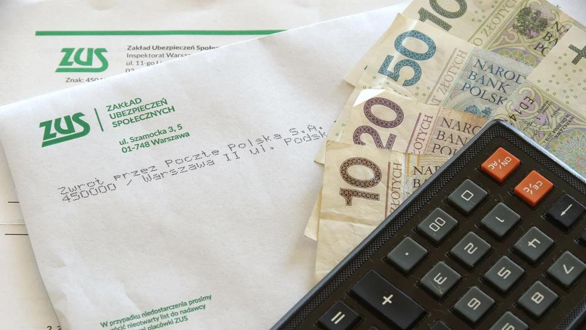 Limit dorabiania dla rencistów i emerytów w dół. ZUS szybciej obetnie świadczenie