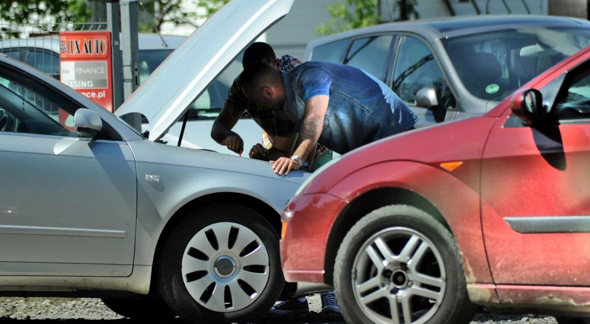 Polacy sprowadzają coraz więcej używanych aut. Na podium astry, golfy i audi A4