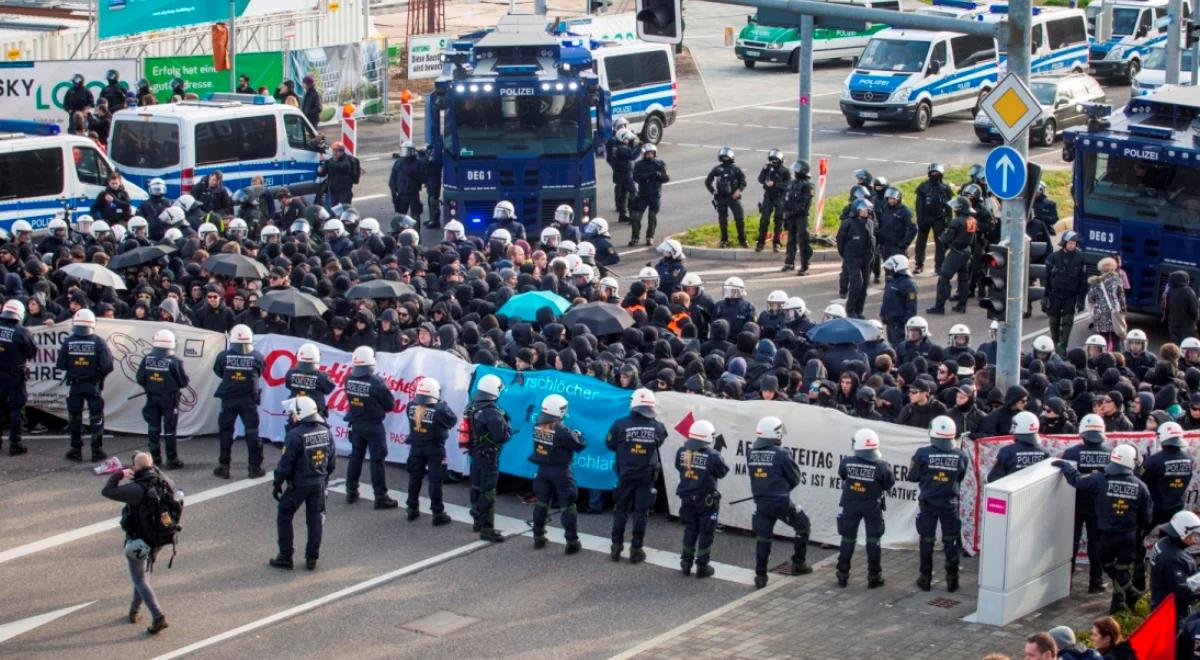 Zjazd antyislamskiej AfD w Niemczech. Zatrzymano 400 protestujących