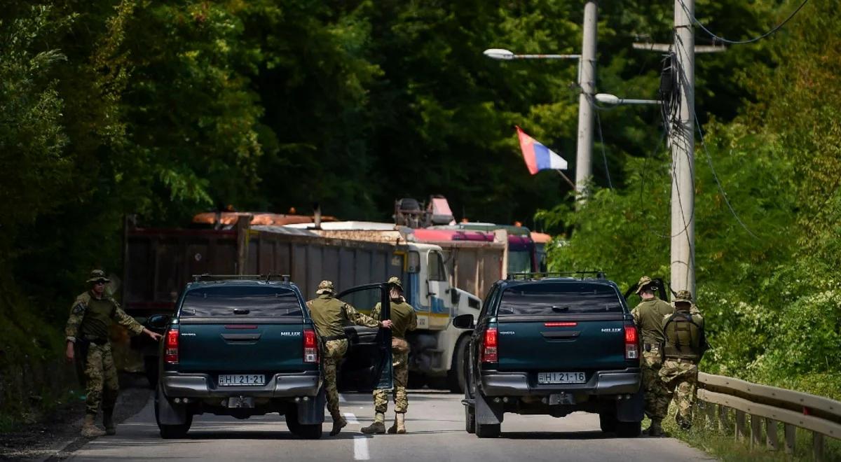 Eskalacja jako "taktyka negocjacyjna". Na czym polega spór na linii Serbia-Kosowo?
