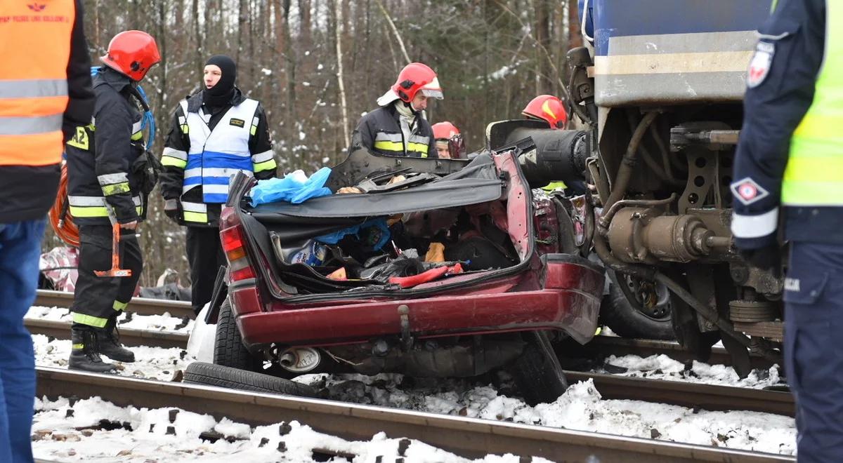 Świętokrzyskie: tragedia na przejeździe kolejowym, nie żyją dwie osoby