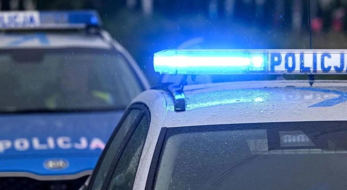 Skakali po autach w Gdyni. Zniszczyli kilkanaście pojazdów. Sprawców wandalizmu poszukuje policja