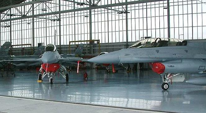 Wojsko zbada sprawę wyboru bazy dla F-16