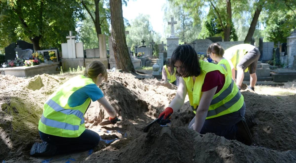 Cmentarz Bródnowski w Warszawie miejscem pochówku ofiar komunizmu. Wstrząsające odkrycie IPN