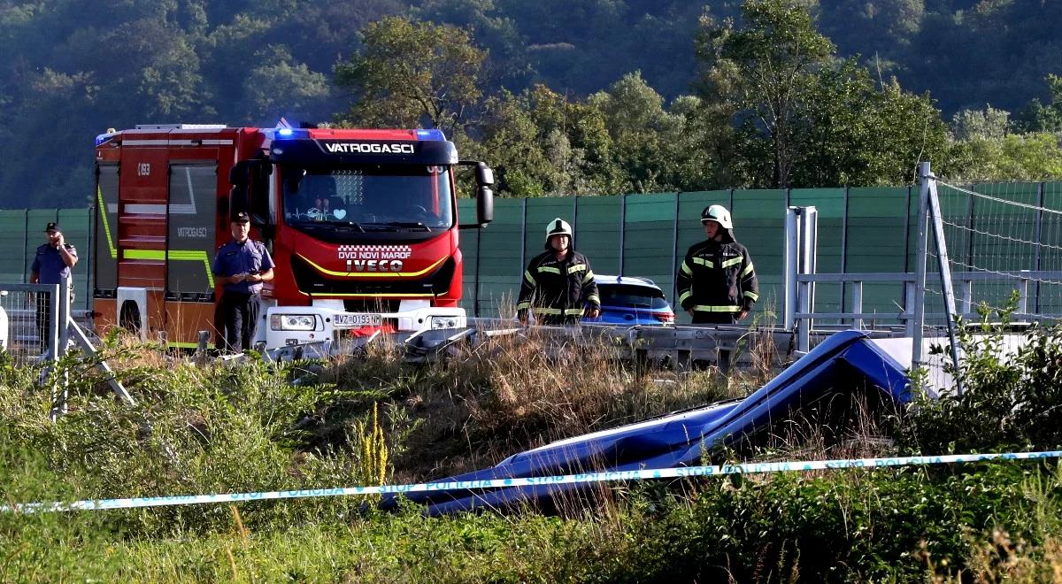 Wypadek Polaków w drodze do Medjugorie. "Ktoś może być uwięziony pod autobusem"