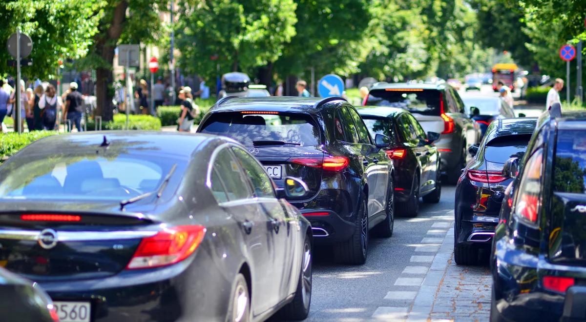 Jak odkorkować miasta i oddać je ludziom? Raport Clean Cities