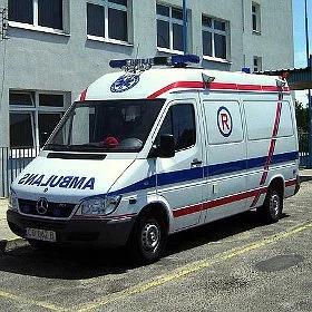 8-latka przygnieciona przez bramkę w stanie krytycznym