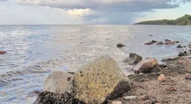 Poszukiwania dwóch surferów na Zatoce Puckiej 