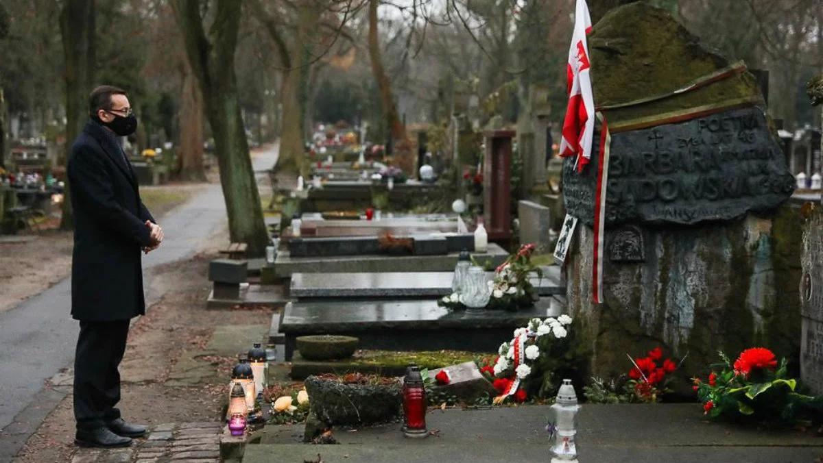 Mateusz Morawiecki złożył kwiaty na grobie Grzegorza Przemyka