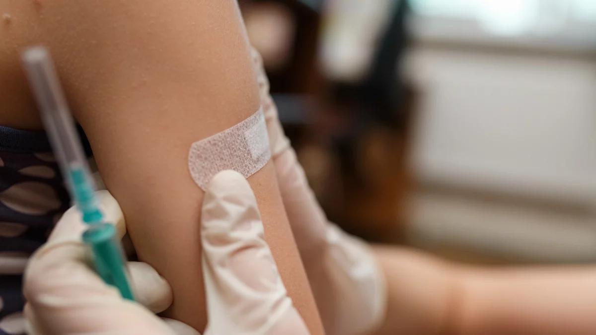 Ochrona przed wirusem HPV. Ministerstwo Zdrowia podało dane dot. wyszczepienia wśród dzieci
