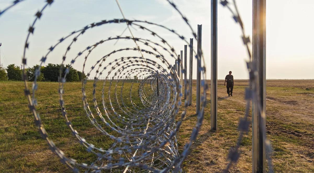 Węgry: rząd zdecydował o budowie drugiego płotu na granicy z Serbią