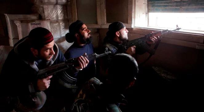 UE znosi sankcje na broń dla opozycji w Syrii