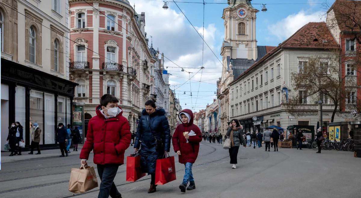 Wykluczenie z życia publicznego niezaszczepionych. W Austrii zaczyna obowiązywać zasada "2G"