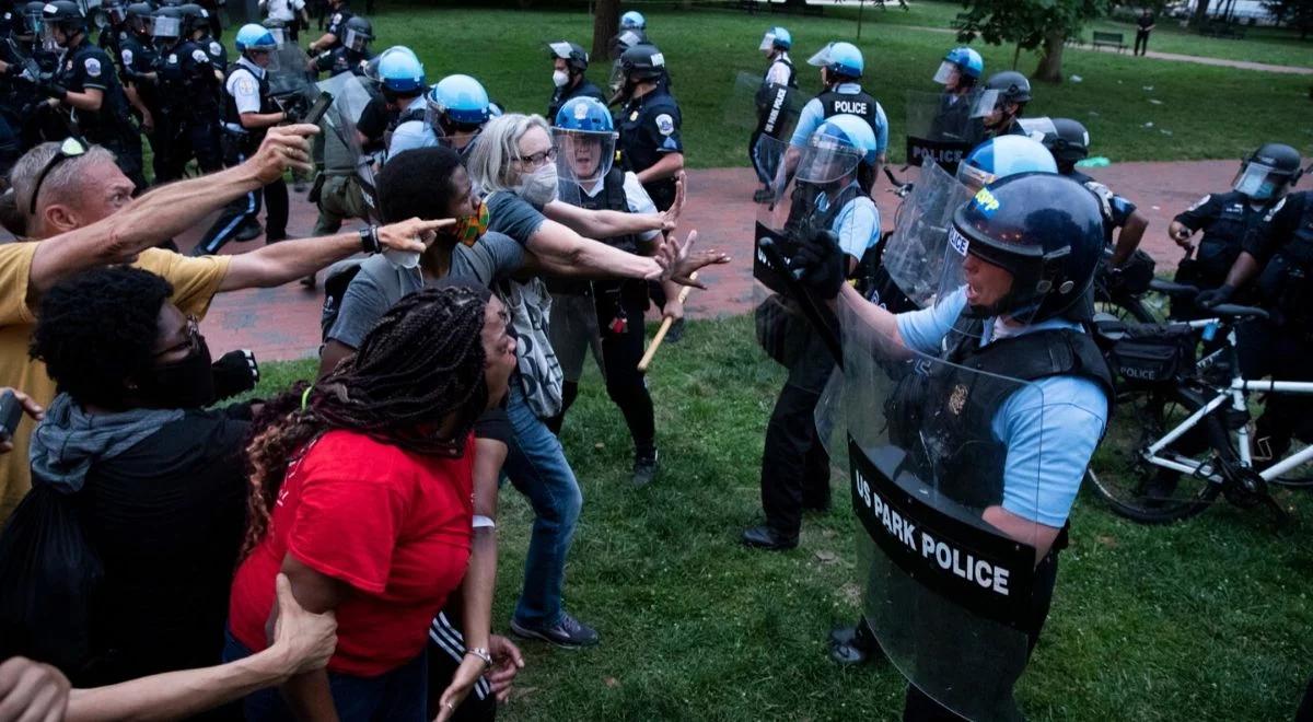 Protestujący w USA próbowali obalić pomnik Andrew Jacksona. Powstrzymała ich policja